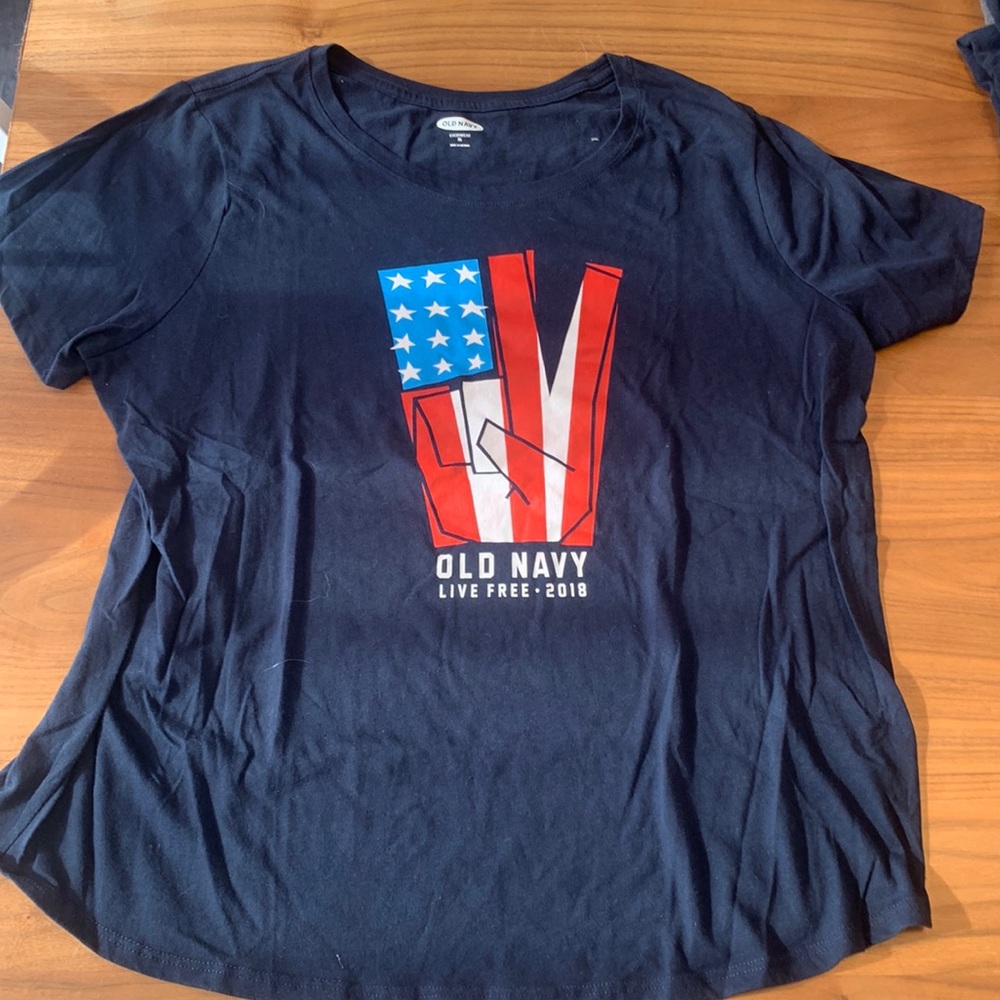 Old navy tshirt